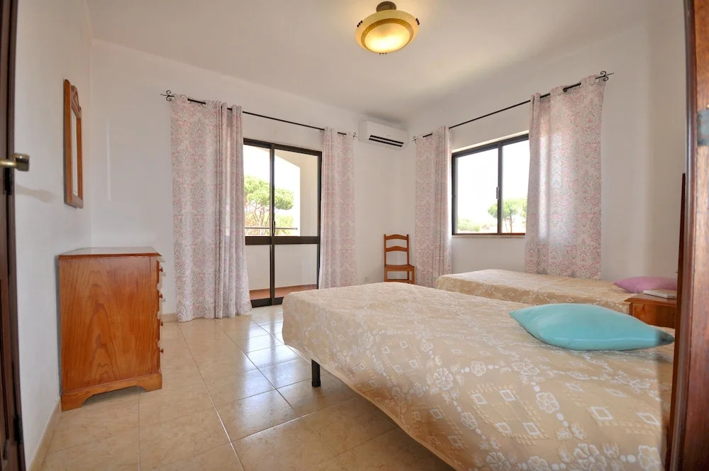 Spacious 4 Bedroom Villa Located in its own Grounds, With Private Pool and Bbq