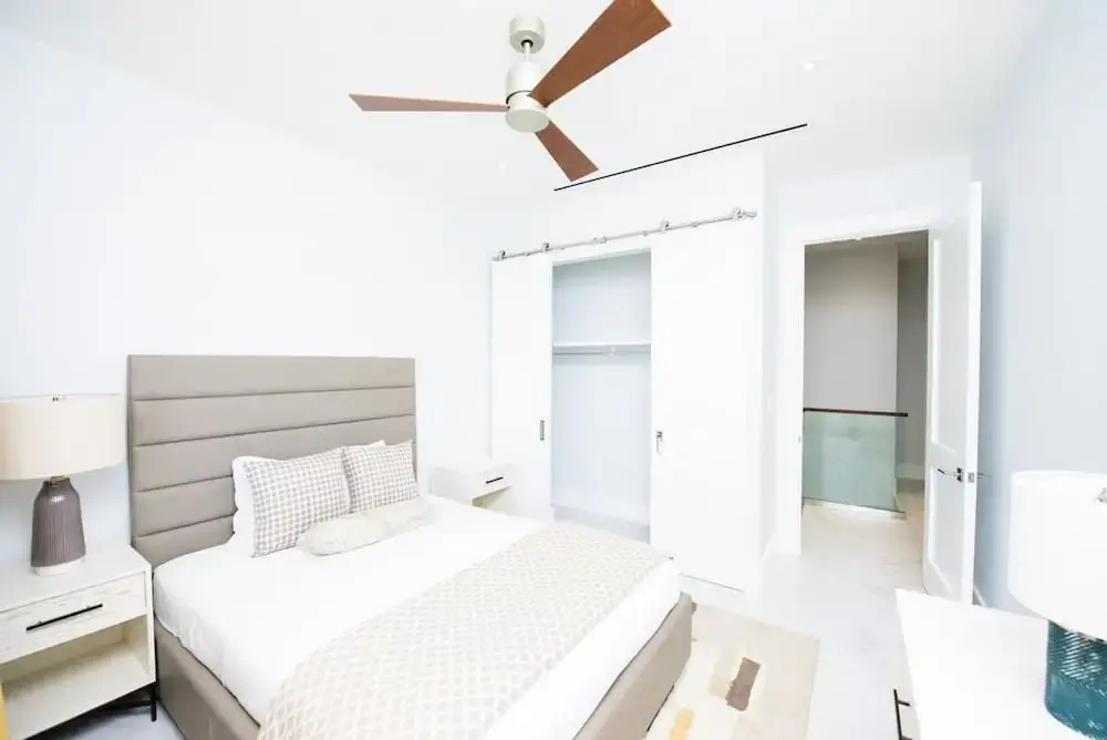 4 Bedroom Cable Beach Condo With Balcony