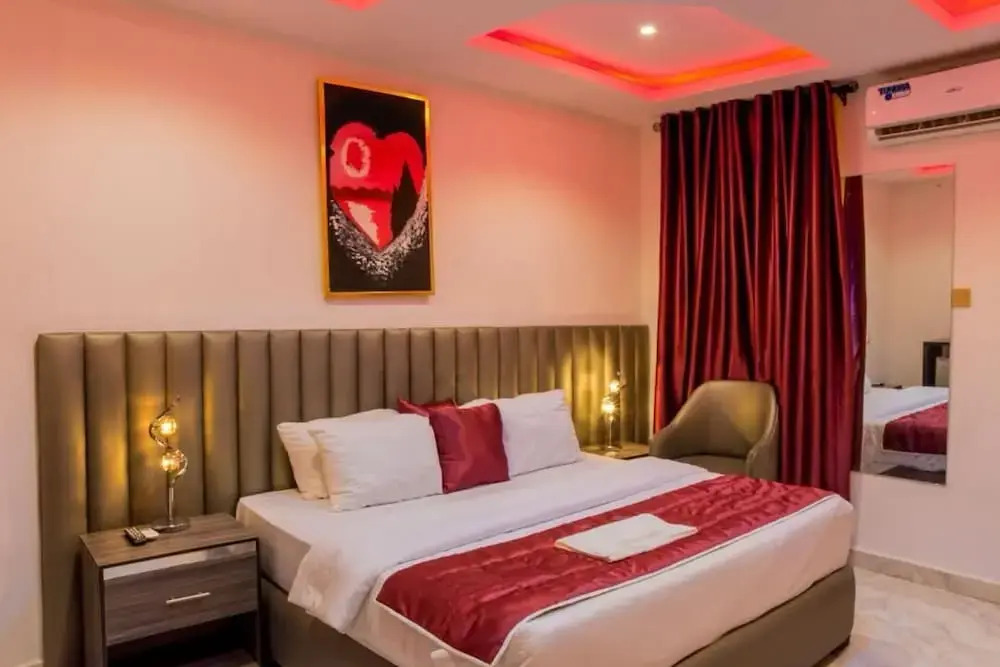 House 10 Luxury Hotel and Suites
