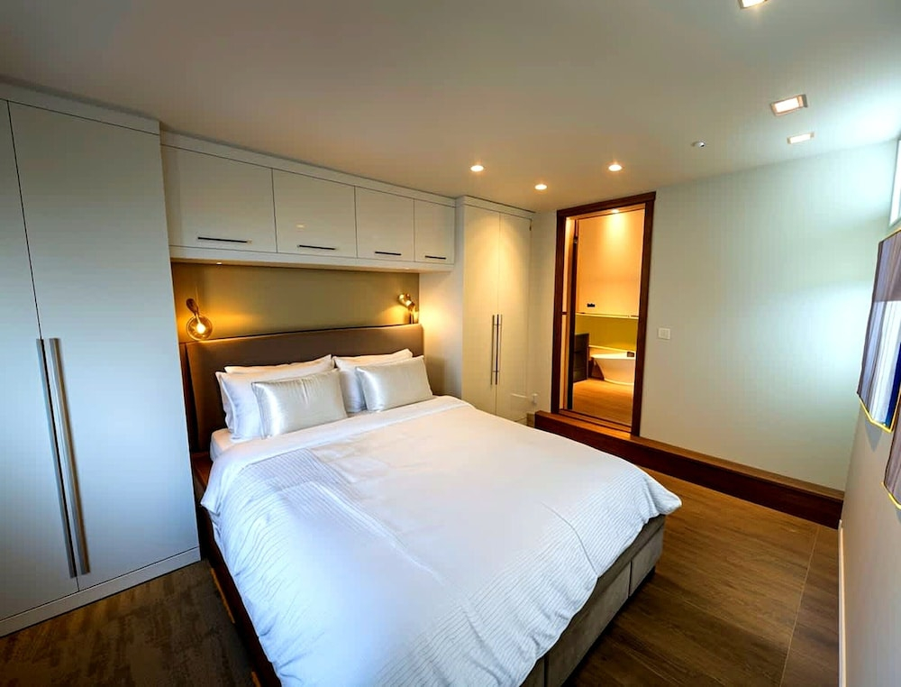 Stylish London Flat With Private Patio