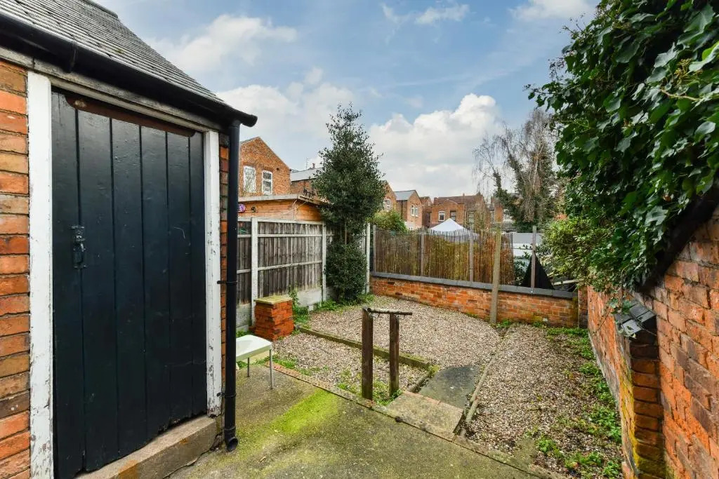Long Eaton Modern 4bed House