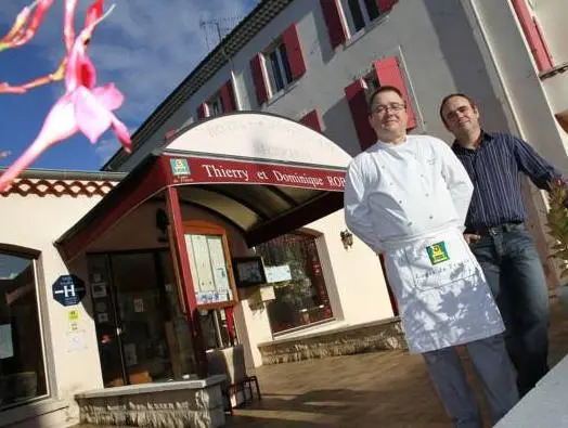 Logis Hotel Des Voyageurs Restaurant La Bonne TablHay