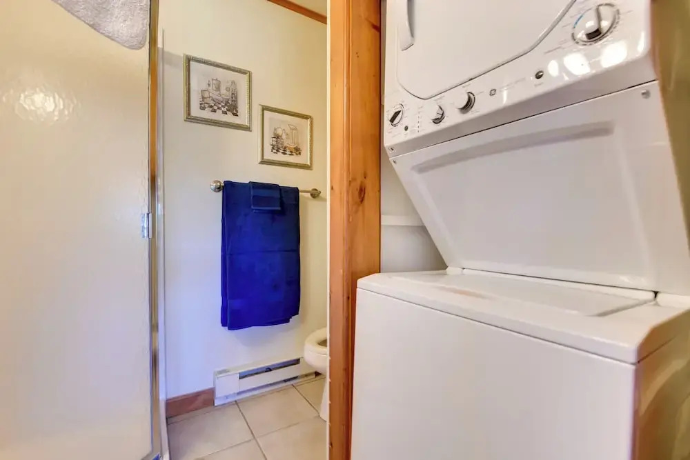 Lake Memphremagog Access: Newport Condo w/ Balcony