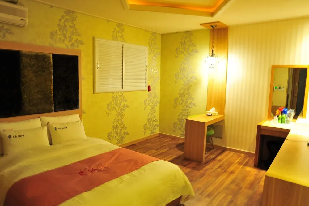 Life Hotel in Suyu