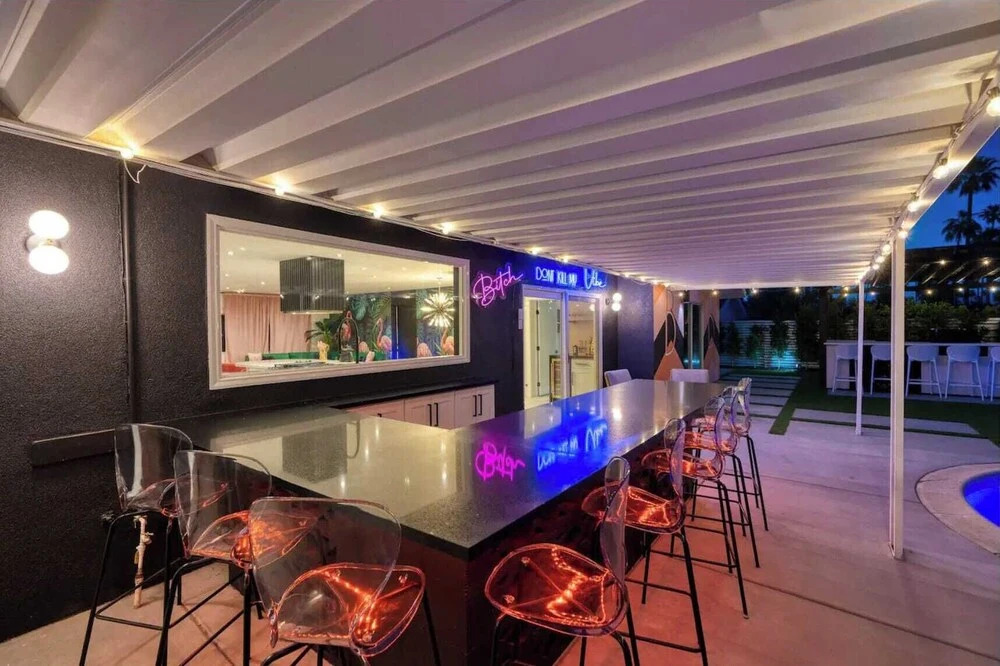 The Blush - With Pool Bars Neons, Palm Springs