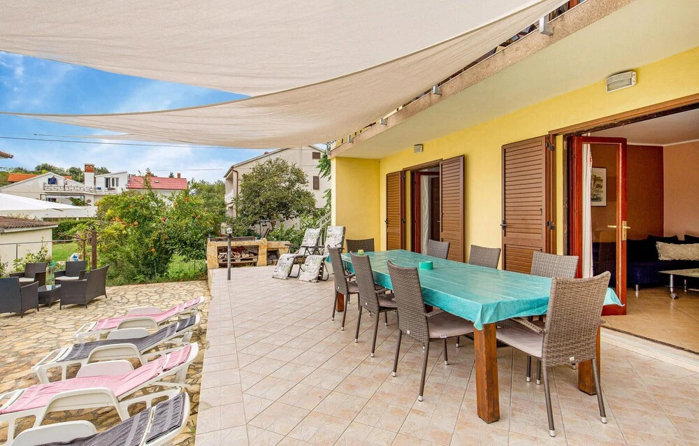 Awesome Home In Banjol