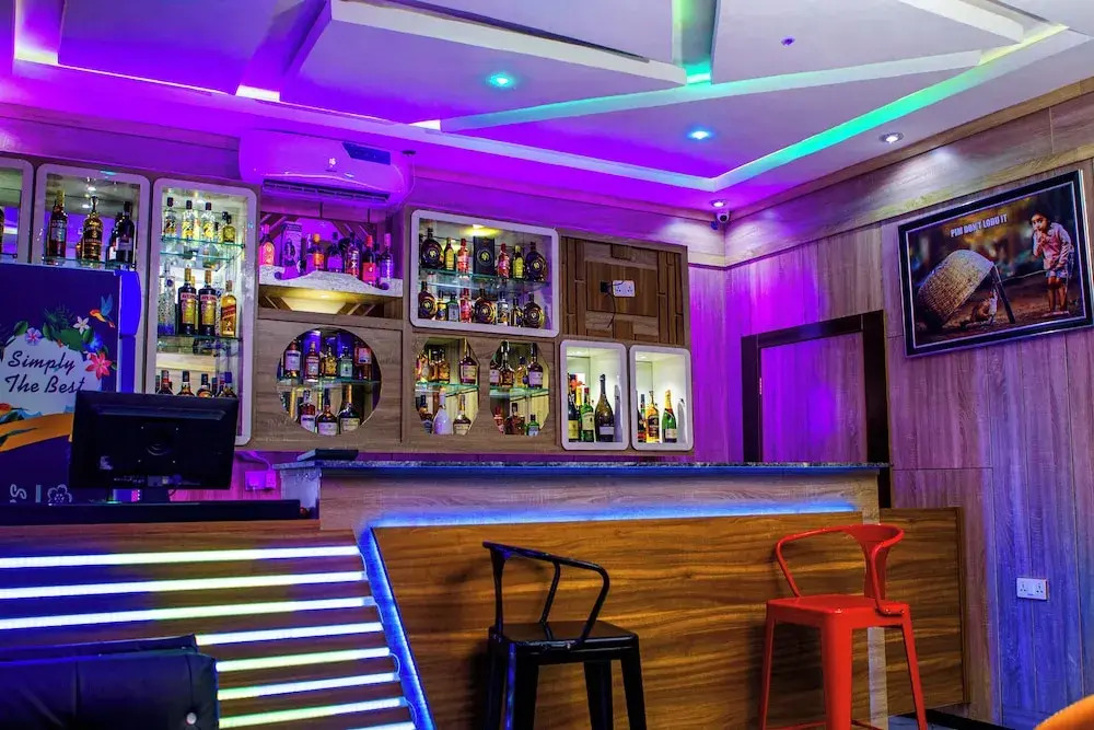 Del Migos Hotel & Suites