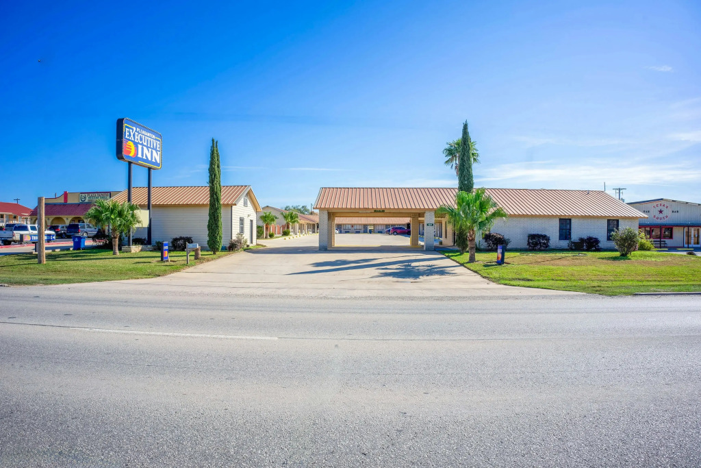 Pleasanton Executive Inn By OYO
