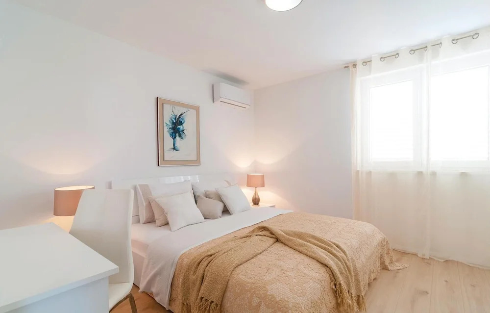 Nice Apartment in Podstrana With 2 Bedrooms and Wifi