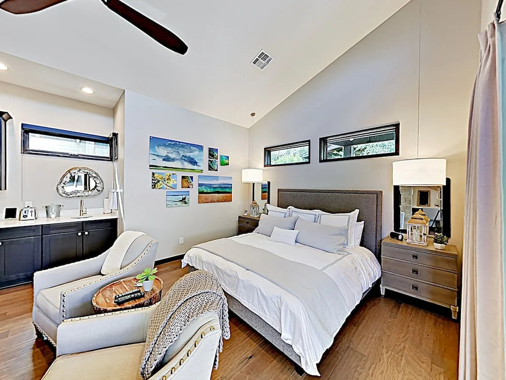 New Listing! Resort On Lake Travis W/ Pool 1 Bedroom Cabin