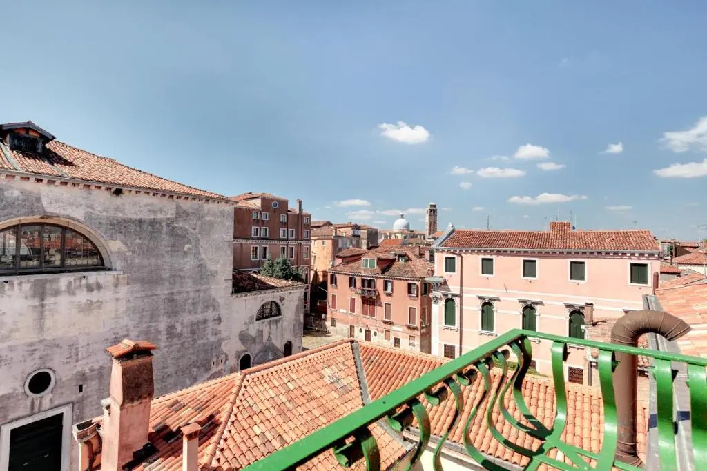 S. Marcuola Apartment