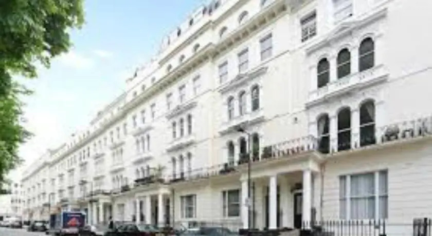 FG Property - Notting Hill, Kensington Gardens Square, Flat 3
