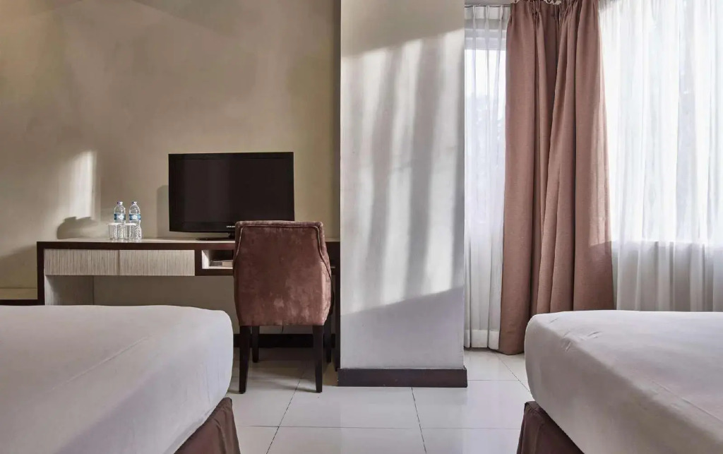 N3 Zainul Arifin Hotel