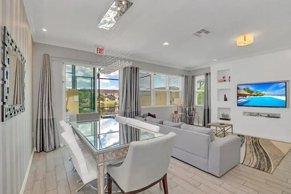 4 Bed Townhome With Private Pool Near Disney! 4 Bedroom Townhouse by Redawning