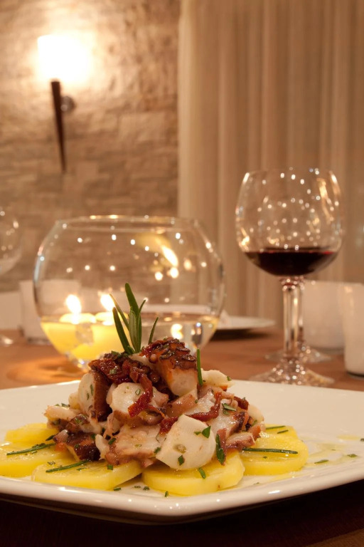 VELANERA Hotel & Restaurant