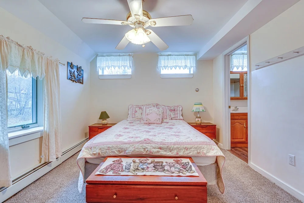 Spacious Ludlow Hideaway < 1 Mi to Okemo Mountain!