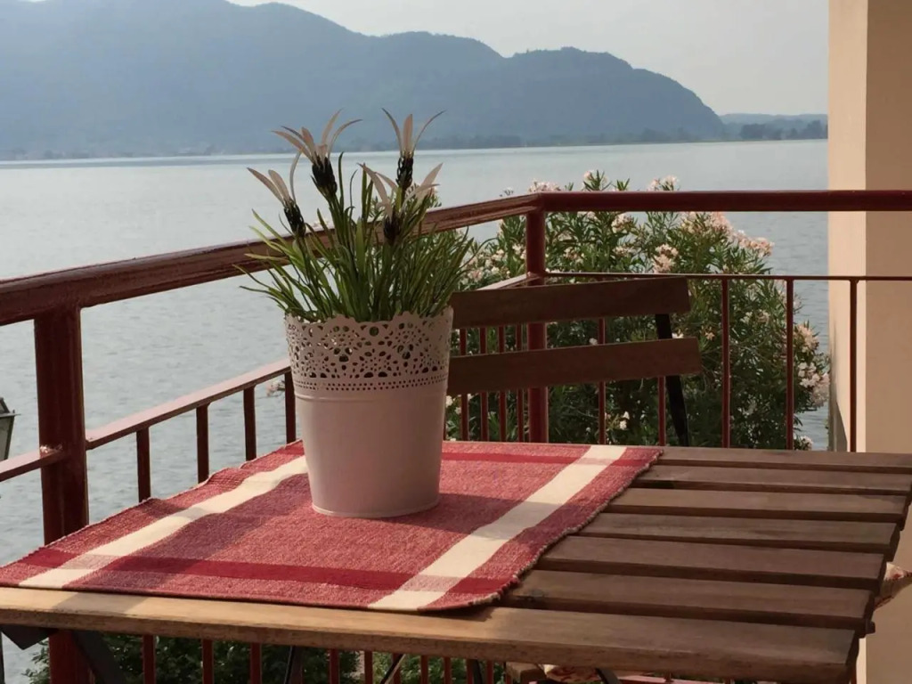 Historic house by the lake La Renée Casa Vacanza