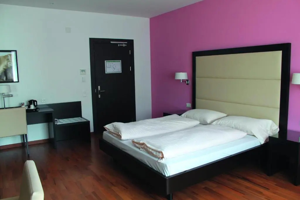 Enjoy 1313AG Hotel Touring