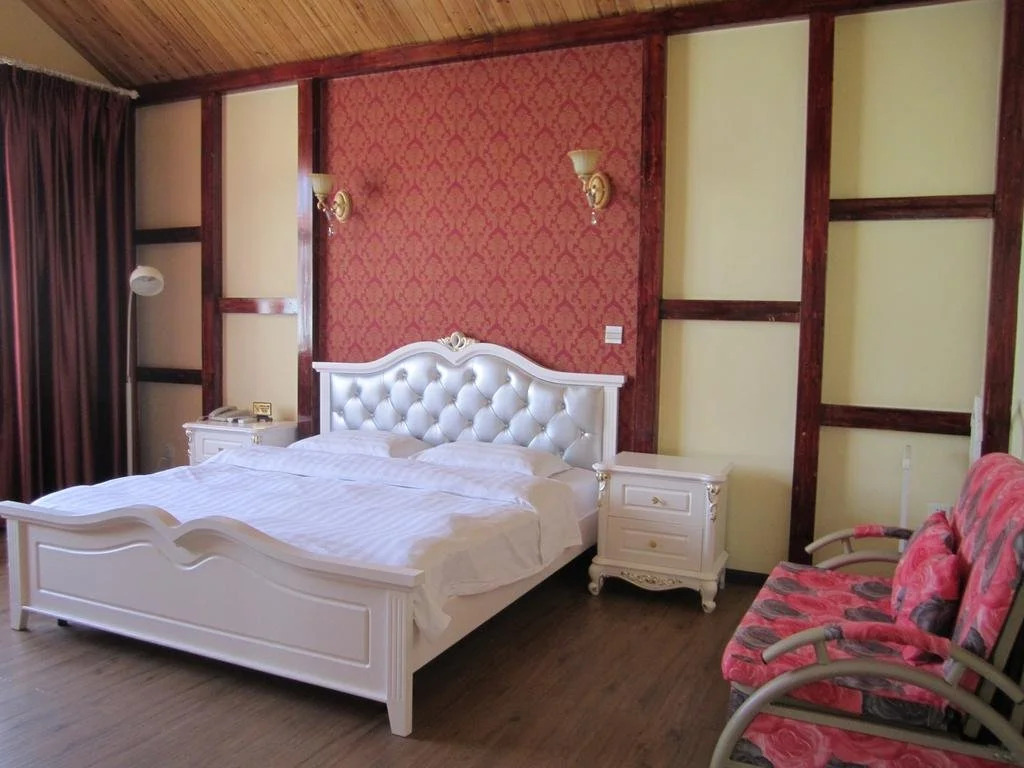 Green Tree Inn Express Tengchong Rehai Spa Jichang Road