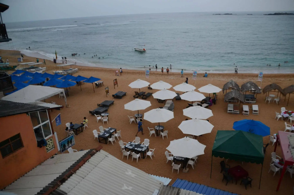 SURF UNA BEACH HOTEL