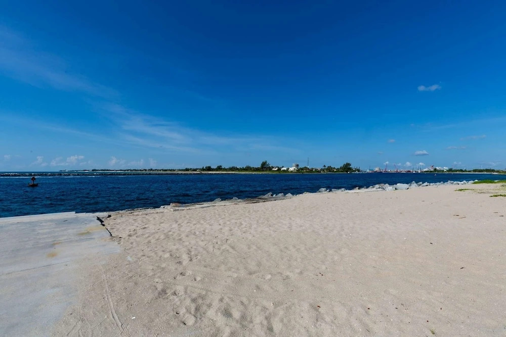 NEW Luxurious Condo/inlet & Ocean Views 106 Inlet Way Unit 103 - Palm Beach Shores