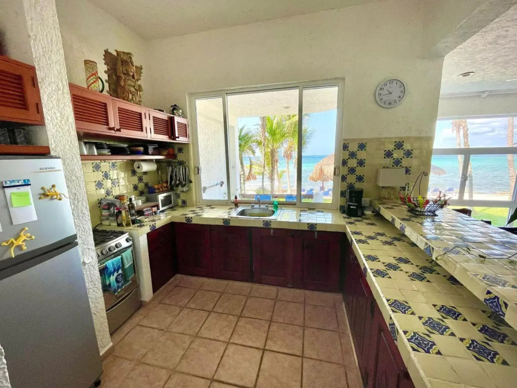 Bttm floor beachfront condo in Half Moon Bay Akumal