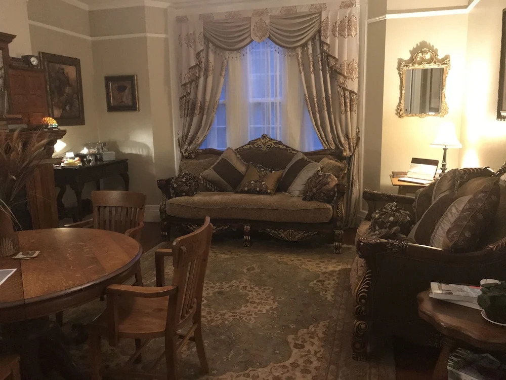 The Pawling House Bed & Breakfast