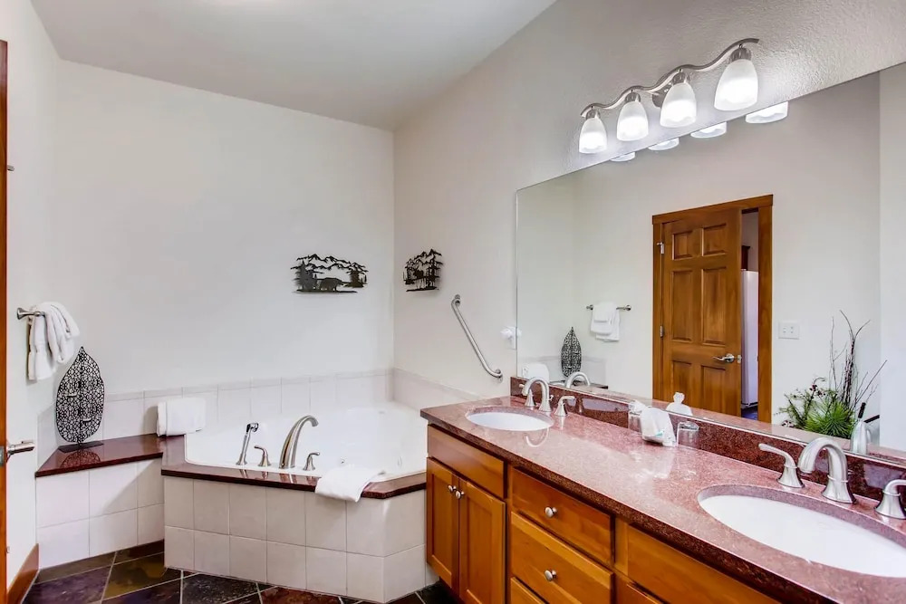 Black Canyon Inn Unit F4