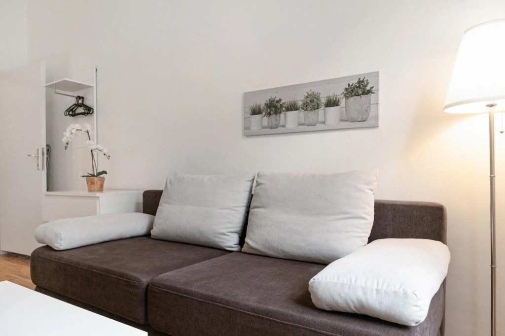 Comfortable 2BR Apt Near Schloss Schönbrunn
