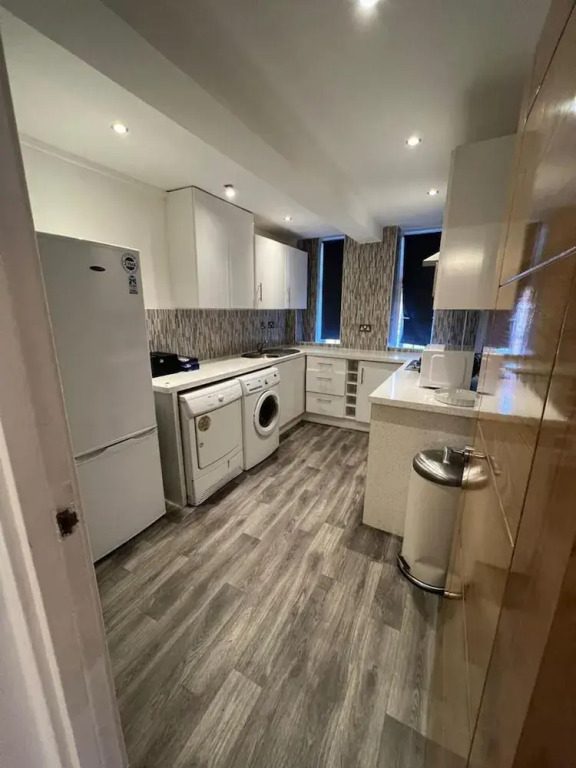 Captivating 4-bed Apartment in London