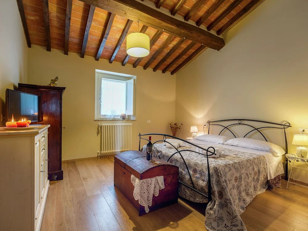 Gorgeous Tuscan Villa in Cortona With Swimming Pool