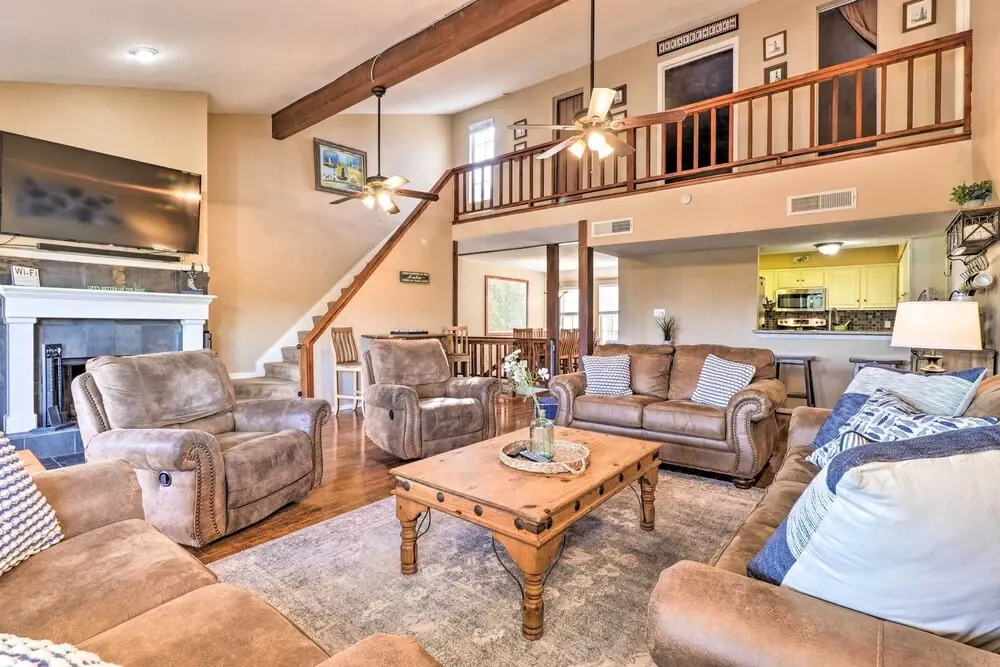 Lakefront Home w/ Point Venture Golf Access