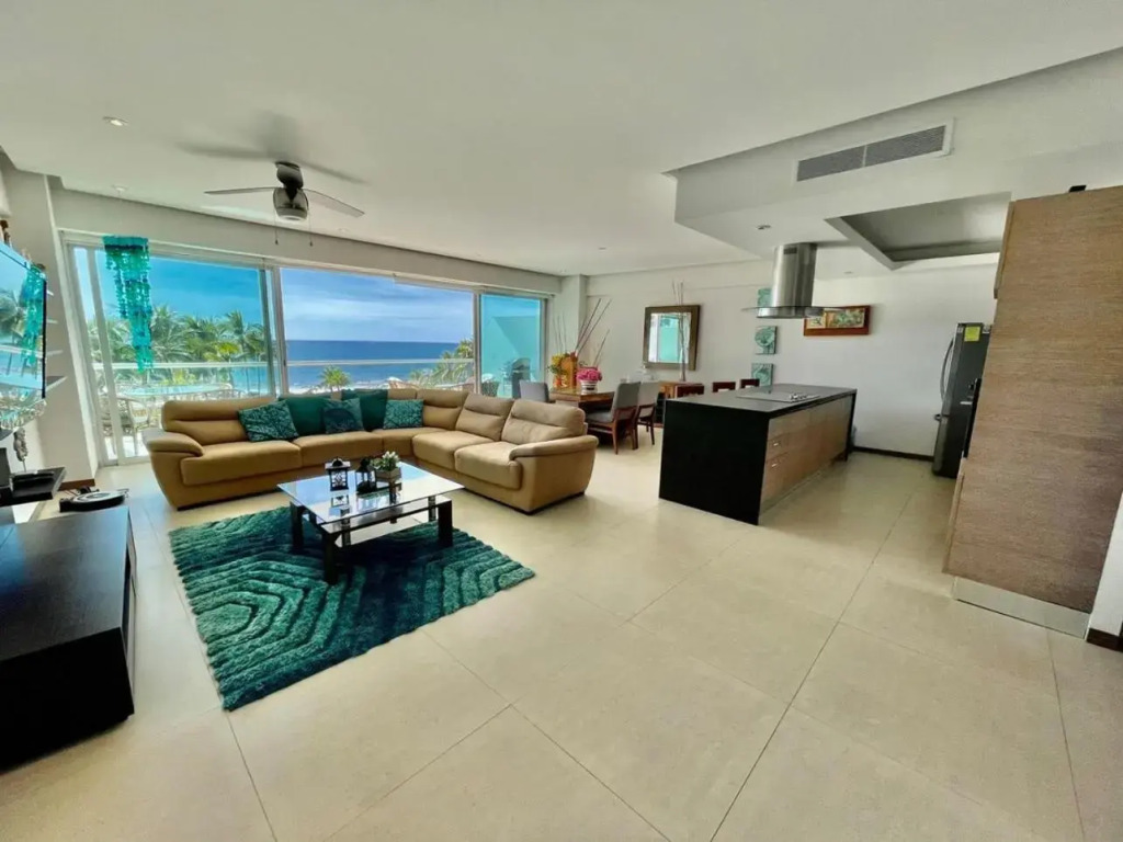 NV 4L Peninsula Beach Front and ocean view