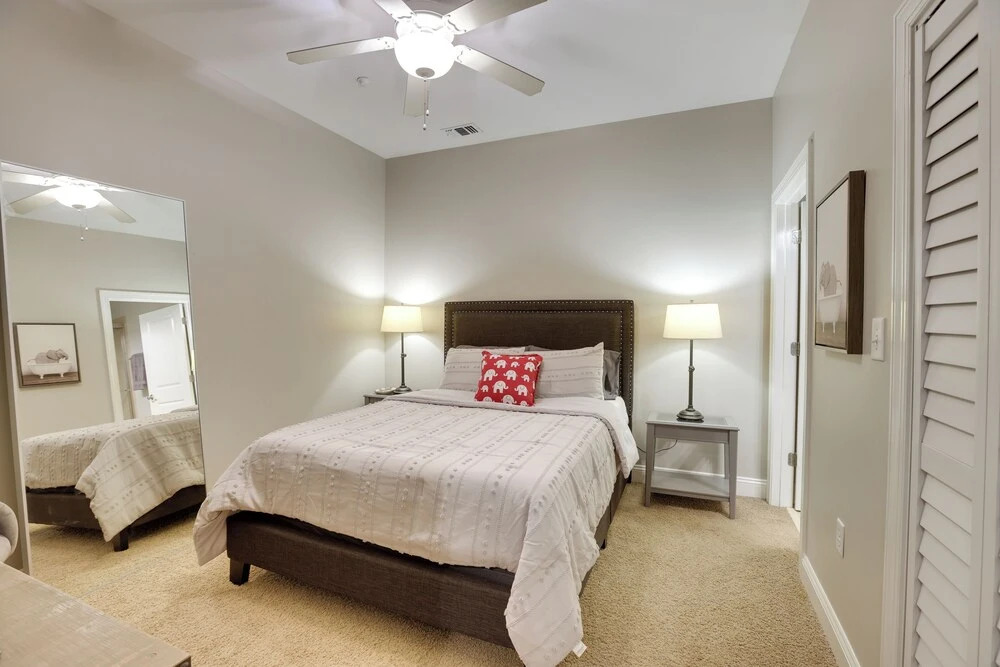 Tuscaloosa Condo: Steps to Bryant-denny Stadium!