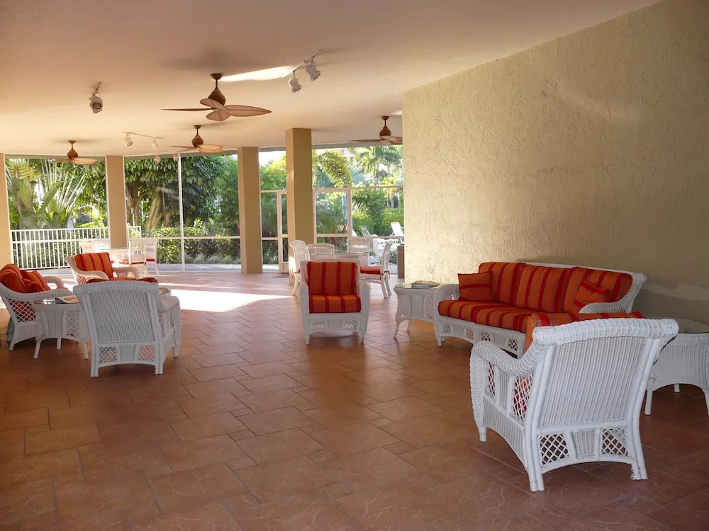 Breezy Condo With Deluxe Pool and Private Beach Access