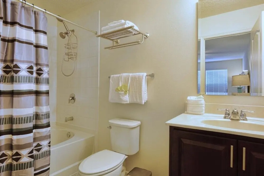 Compass Bay- 4 Bedroom Townhome- 1950cy Townhouse