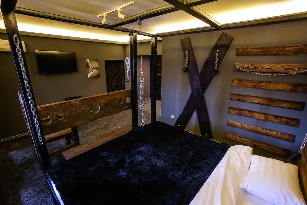 4 Rooms