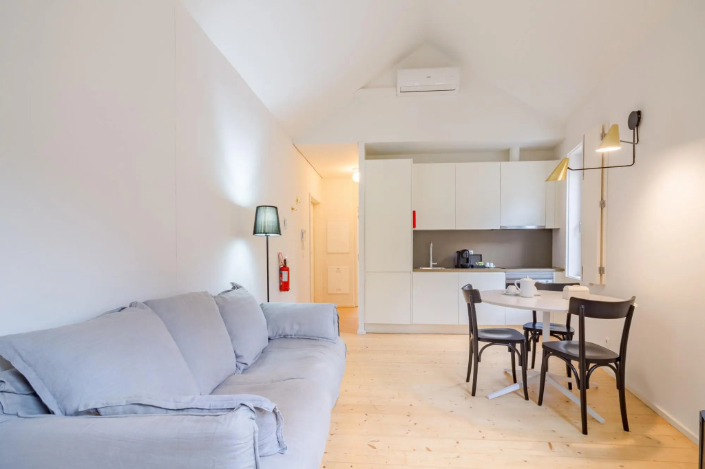Taipas 9 in Oporto With 1 Bedrooms and 1 Bathrooms