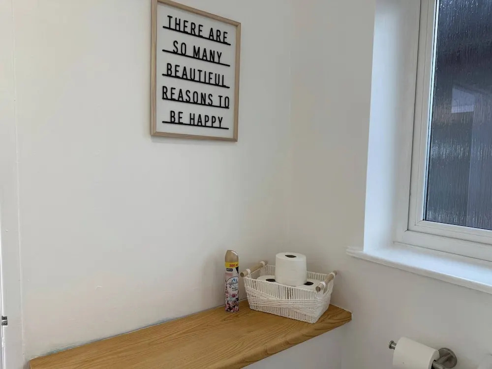 Urban Calm Spacious 3-bed Home With Free Parking