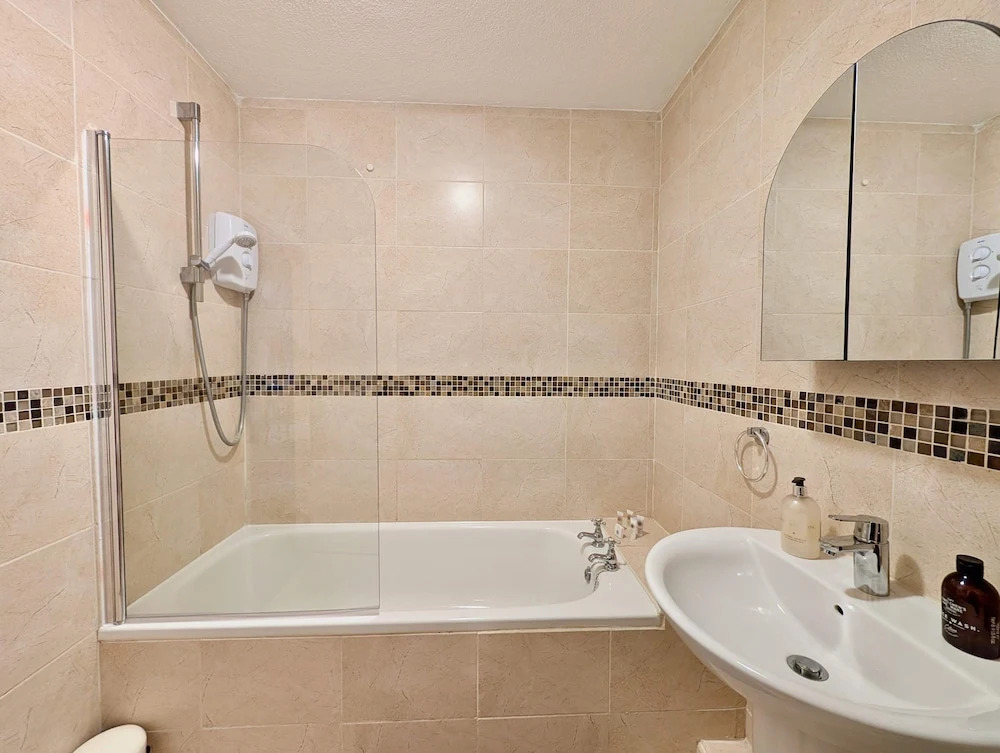 Charming Flat Near London Attractions