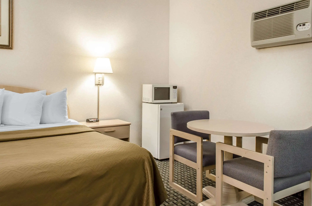 Rodeway Inn State College - near University