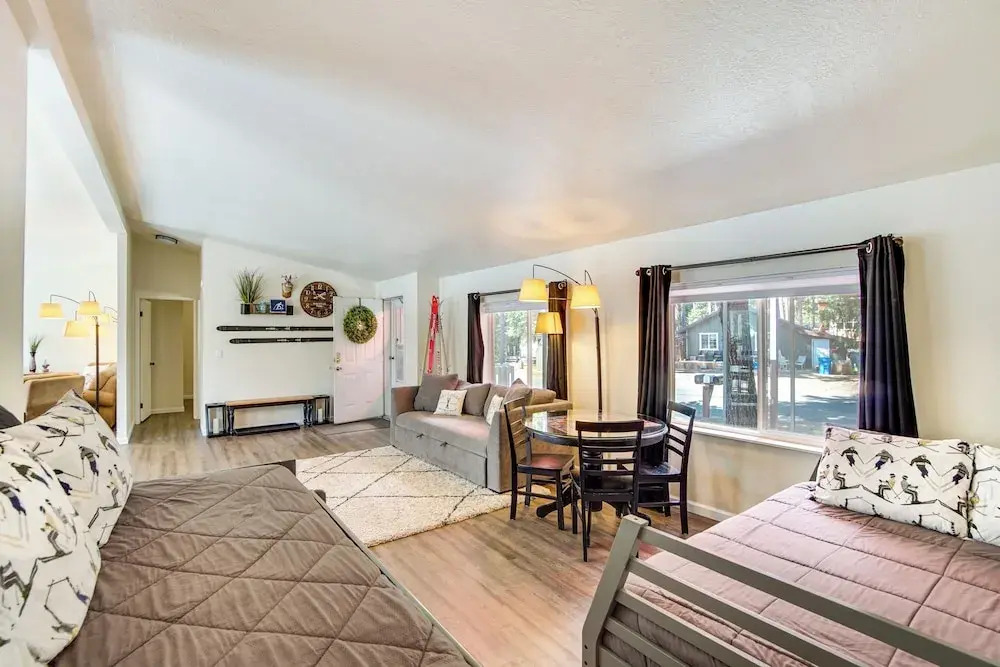 Riverfront Home w/ Deck, Near Mount Rainier!