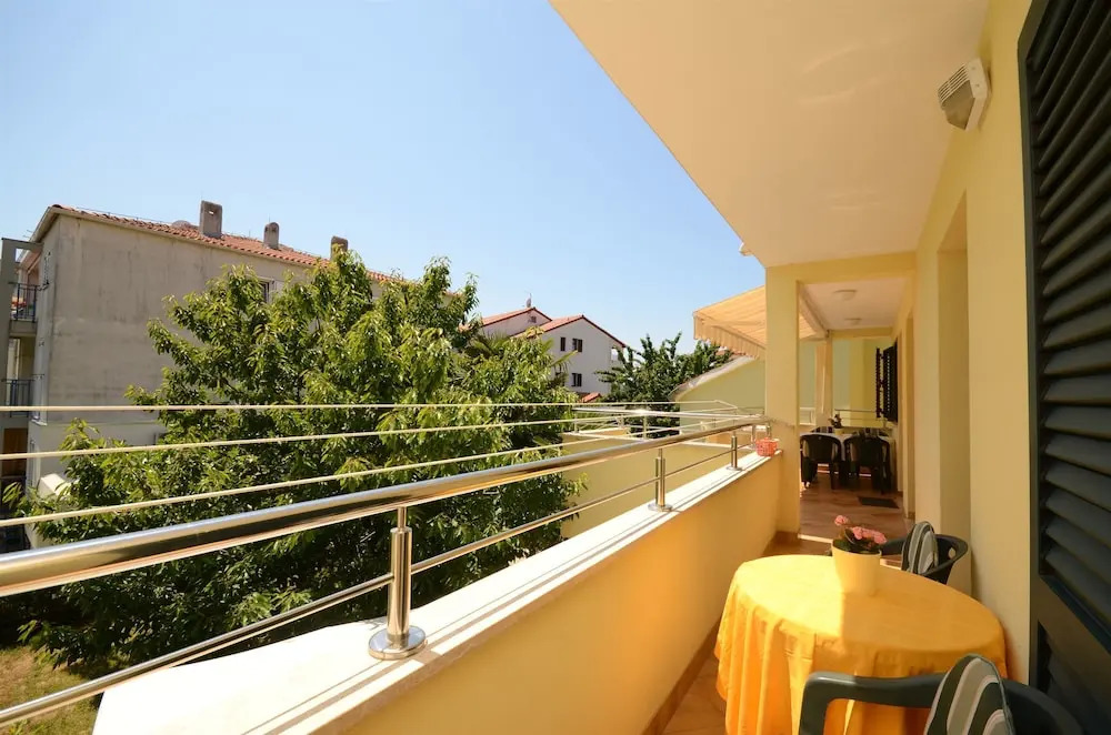 Apartments and Room Mirjana