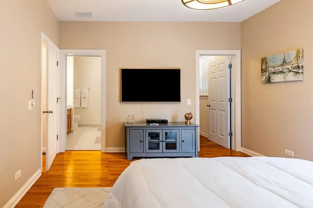 Windy City Getaway 3br 2ba Chicago Townhouse 3 Bedroom Home by RedAwning