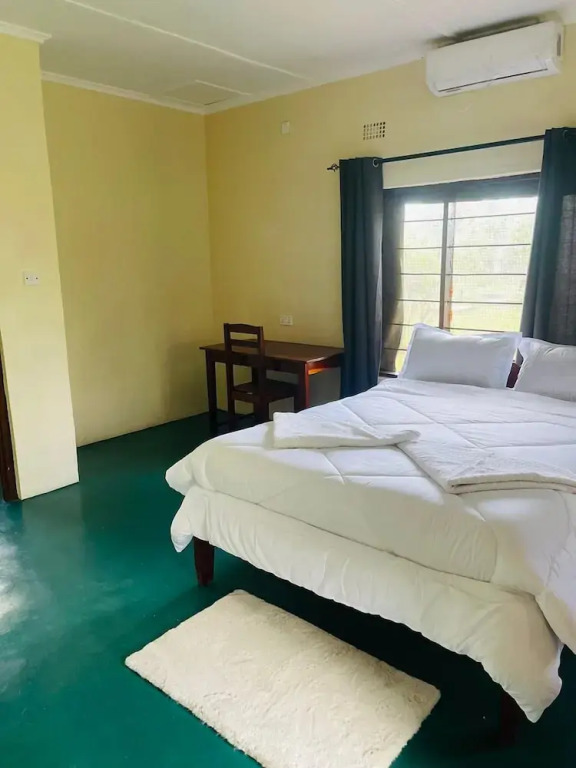 Royal South Luangwa Safaris Lodge