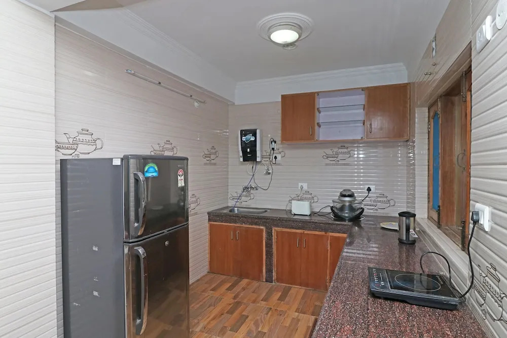 OYO 13042 Home Elegant 3BHK Picture Palace