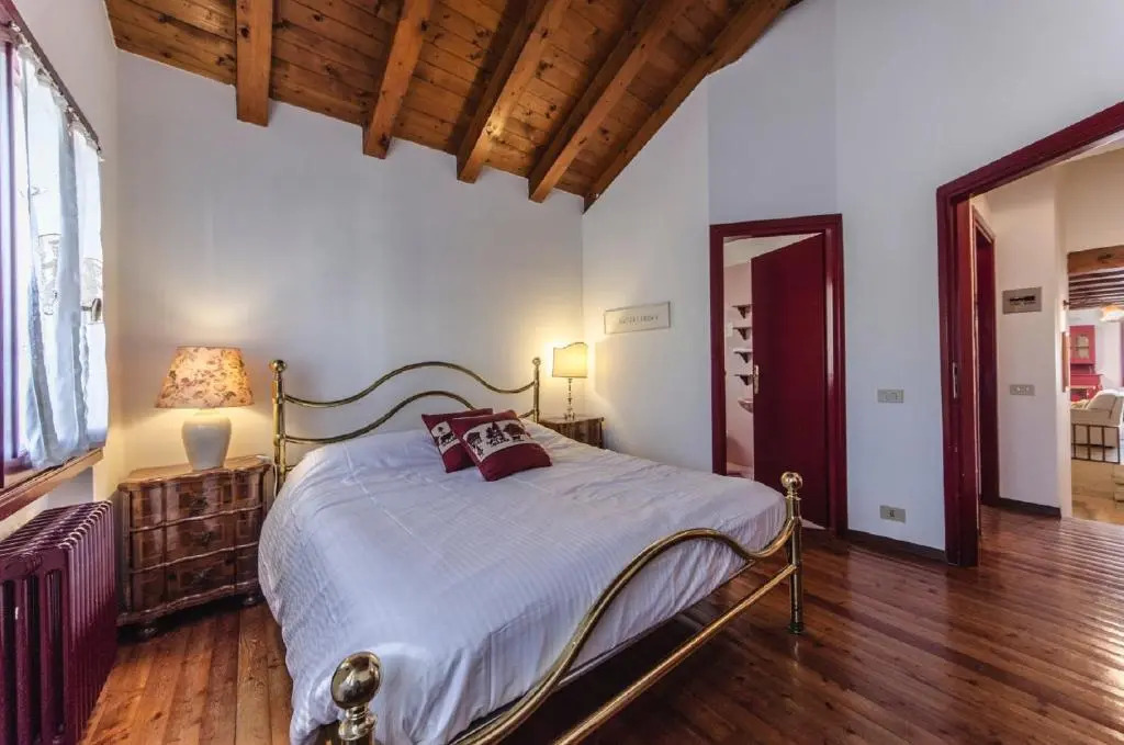Novalesi Red House
