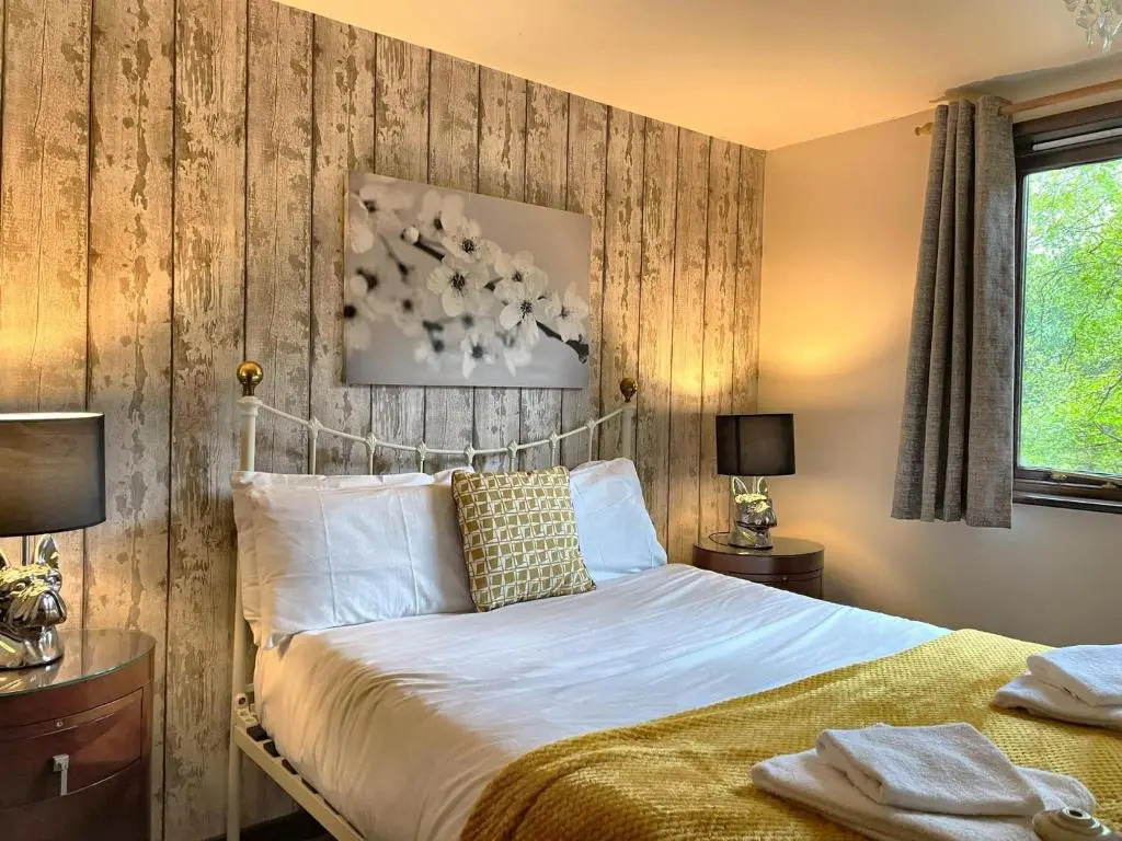 Wren 23-Hot Tub-Woodland Lodges-Tenby-Pembroke