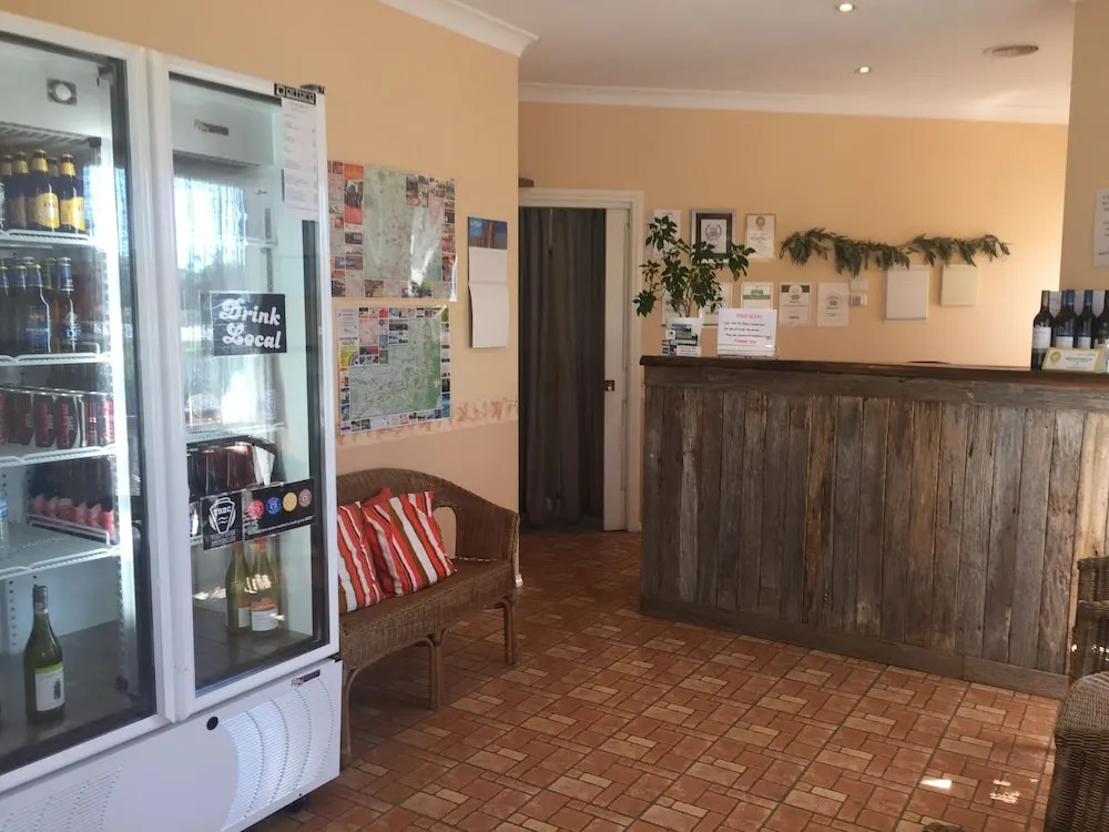 Tuckerbox Motor Inn