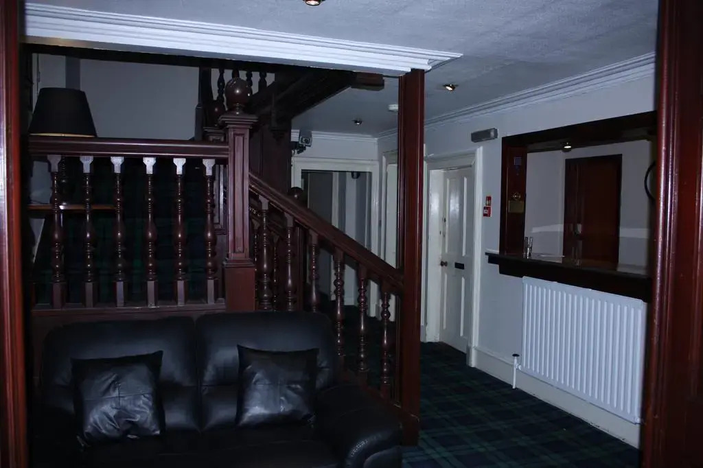 Crown Hotel & Bar